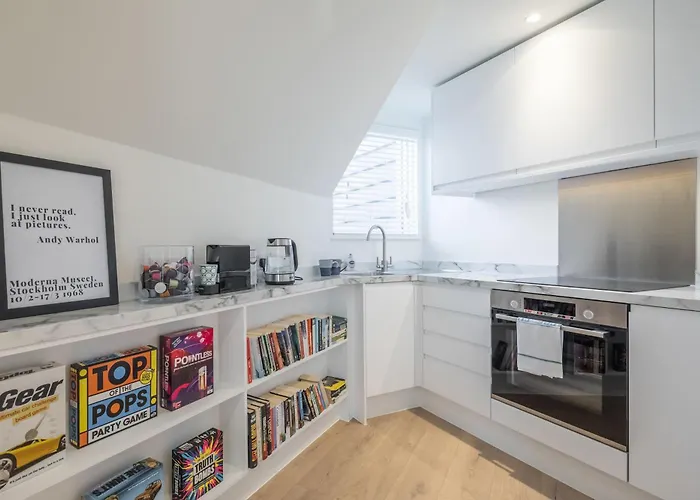 Beautiful Central Apt With Parking